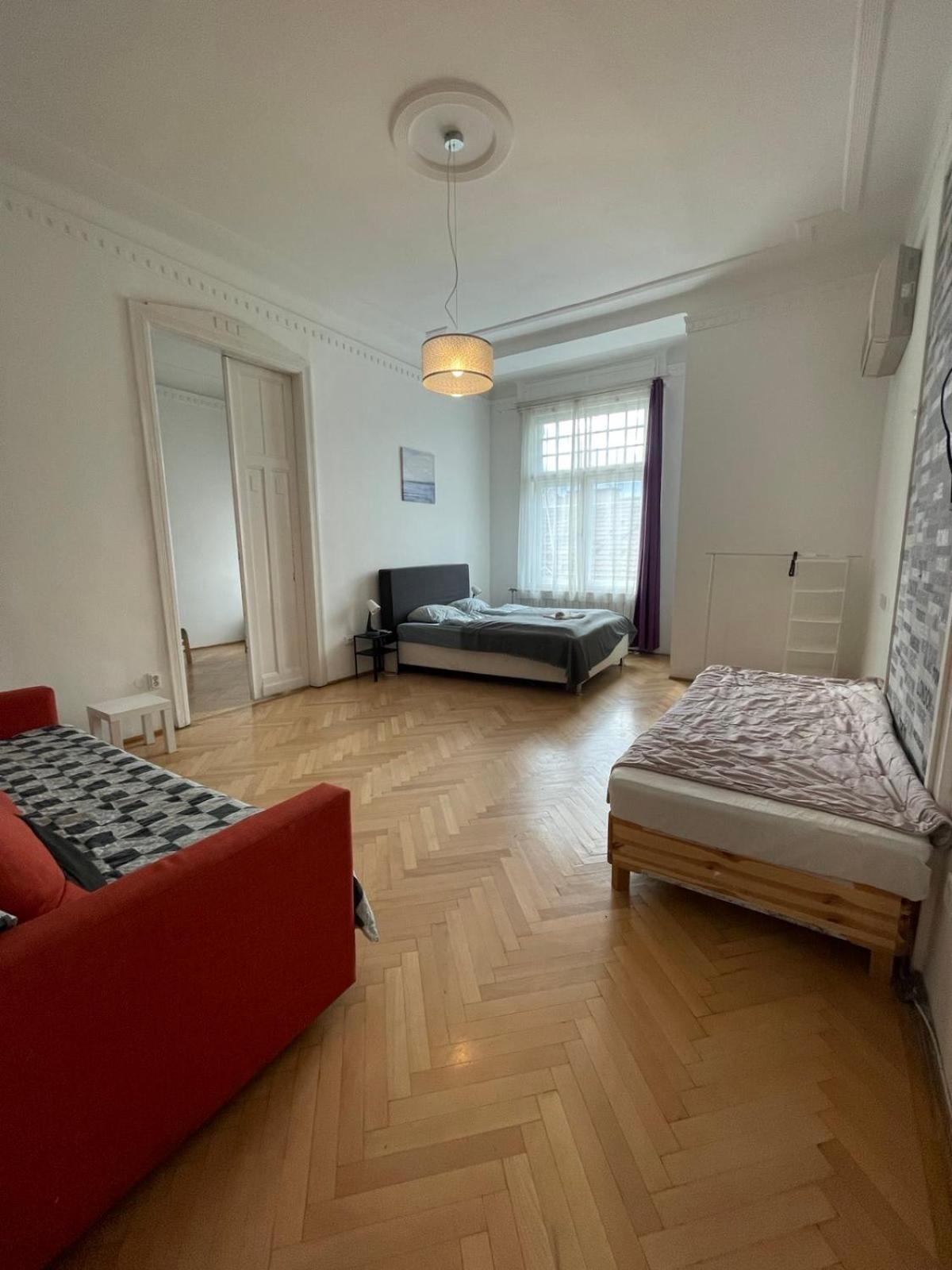 White Pearl Rooms Near Gozsdu Budapeste Exterior foto